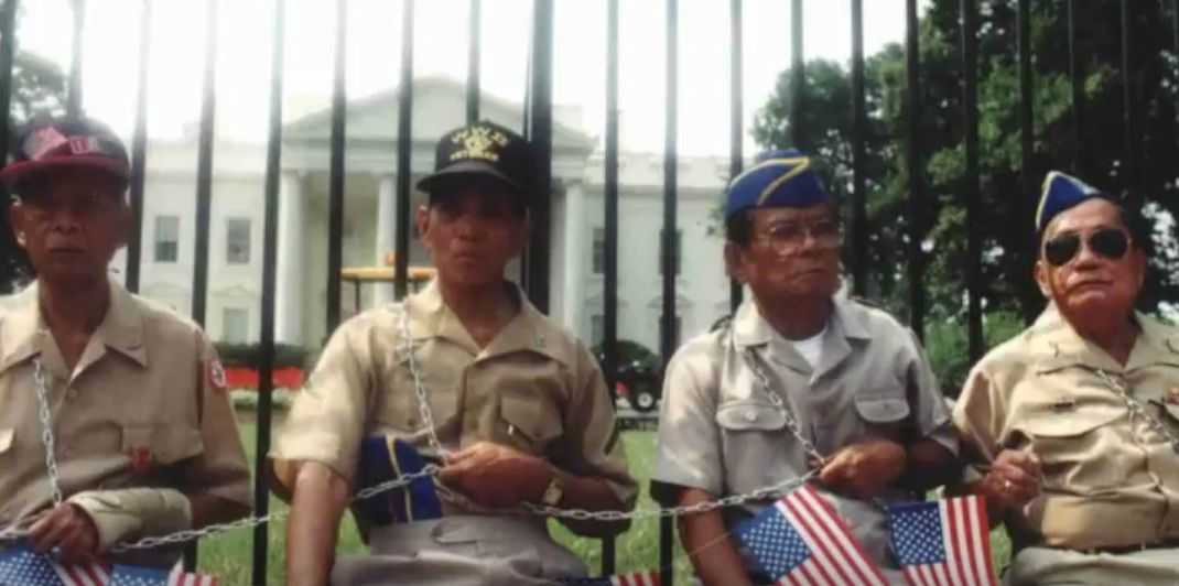 Veterans chained to the white house 